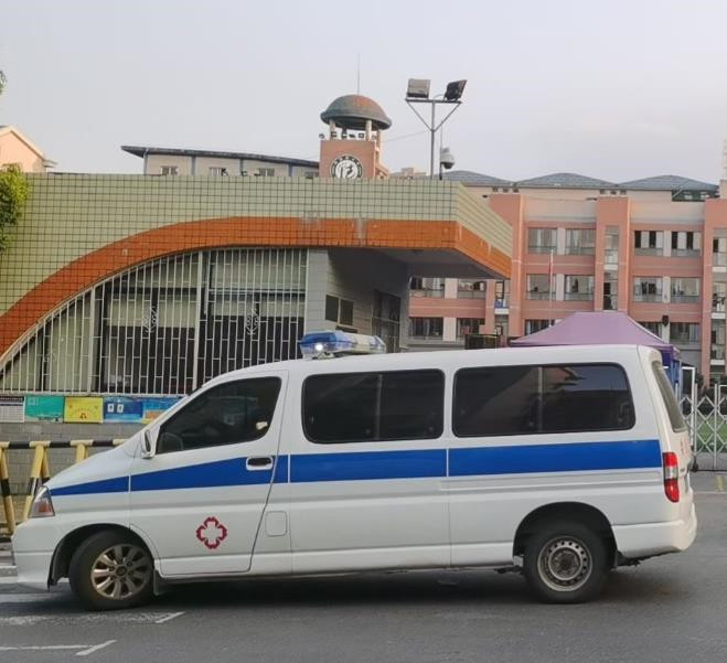 德清救护车出租护送骨折病人一公里多少钱